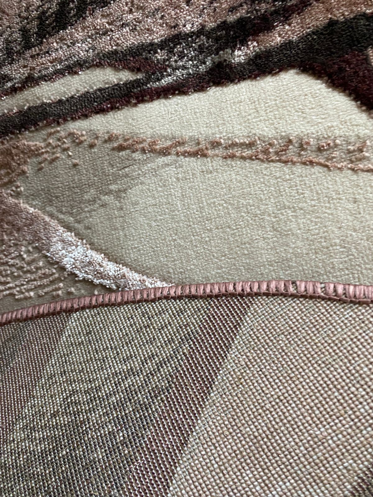 Sajalo Diamond Round Rug