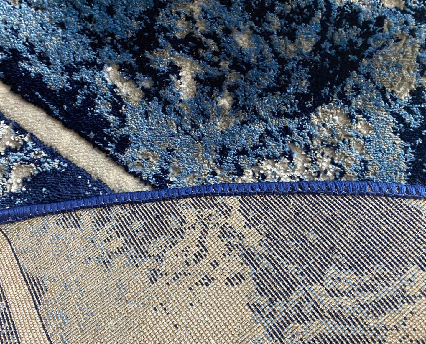Sajalo Diamond Round Rug